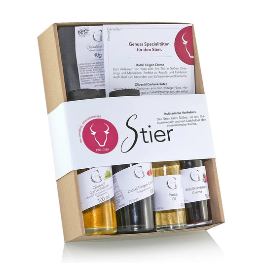 Sternzeichen Stier Geschenkset von Genial Genießen mit ausgewählten Feinkostspezialitäten wie Gartenkräuter Öl, Dattel-Feigen Crema, Pasta Öl, Wild-Brombeer Crema und Chakalaka Dip Gewürz für genussvolle Momente.