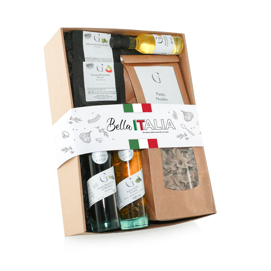 Geschenkset Bella Italia von Genial Genießen mit italienischen Feinkostspezialitäten wie Pesto-Nudeln, Aceto Balsamico di Modena, Zitronenöl und mediterranen Gewürzen in hochwertiger Geschenkverpackung.